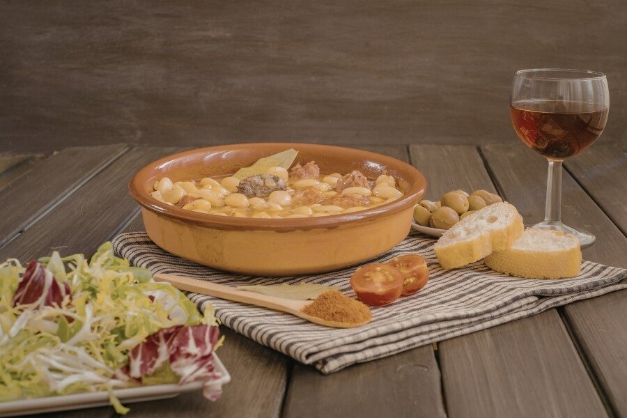 Vinos y Comida Española: Cómo Elegir el Maridaje Perfecto