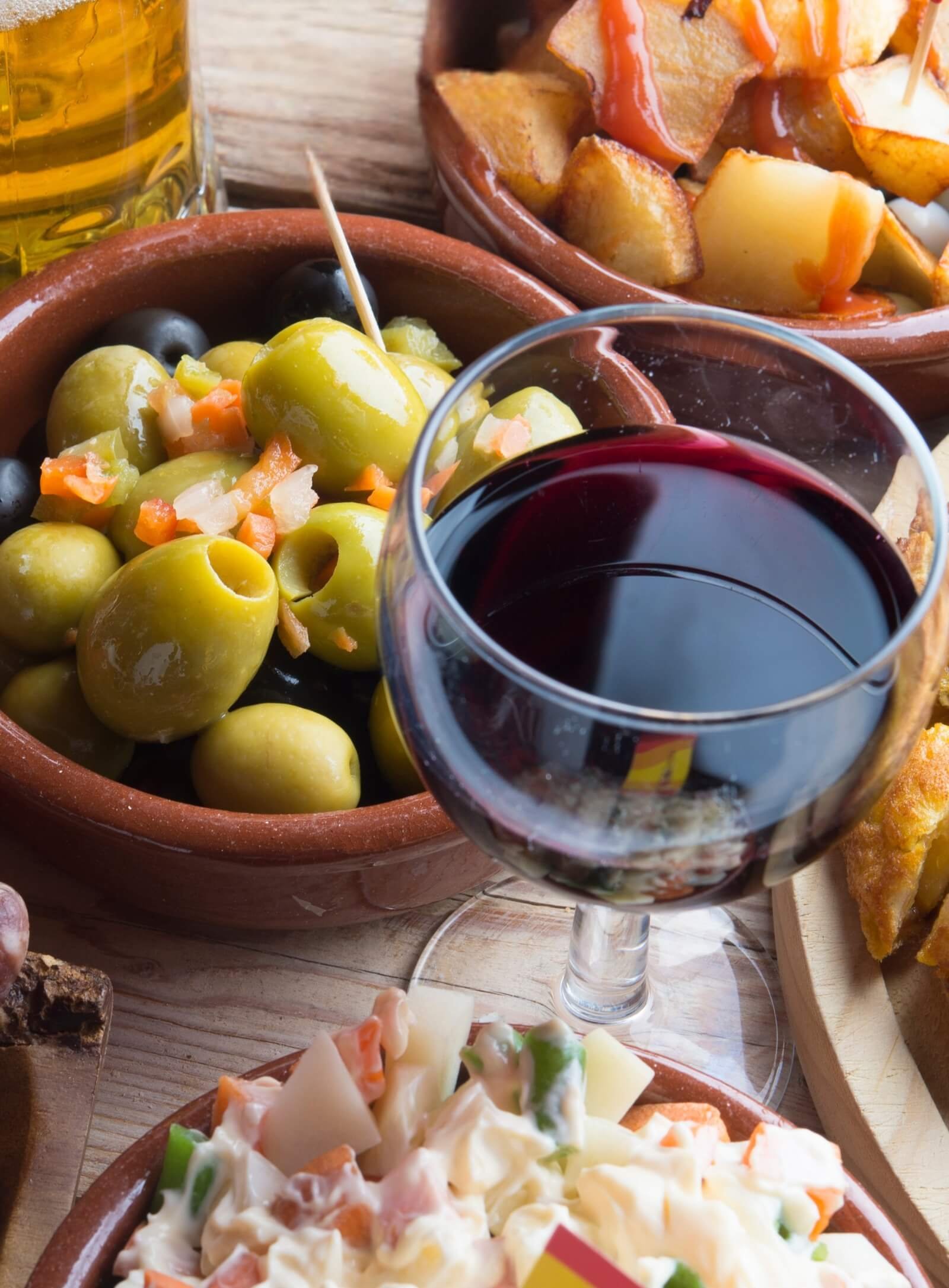 Vinos y Comida Española: Cómo Elegir el Maridaje Perfecto