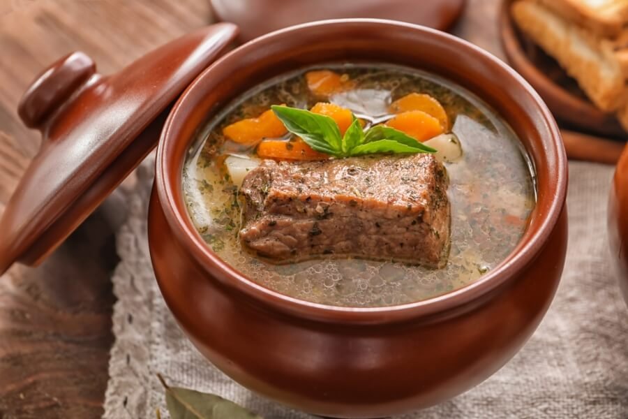 Caldos con Carne: El Sabor Reconfortante de la Cocina Tradicional