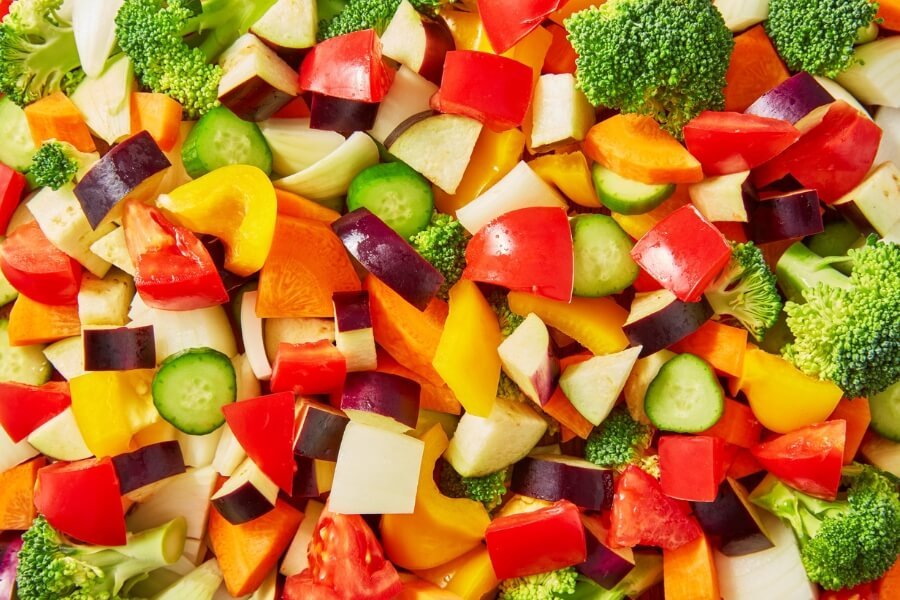 Verduras de verano troceadas para cocinar
