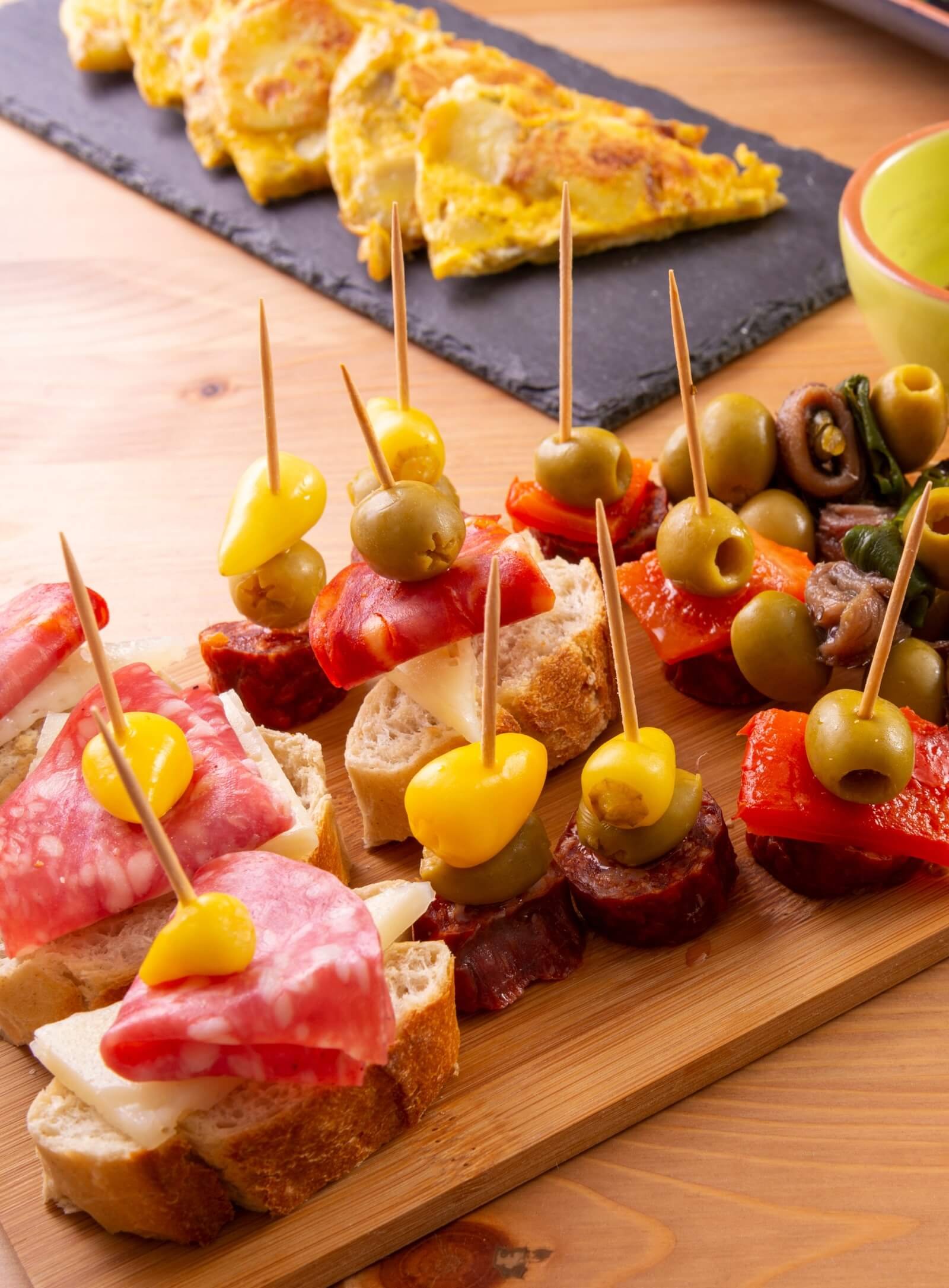 Tapas y Raciones Tradicionales: El Placer de Compartir Alrededor de la Mesa