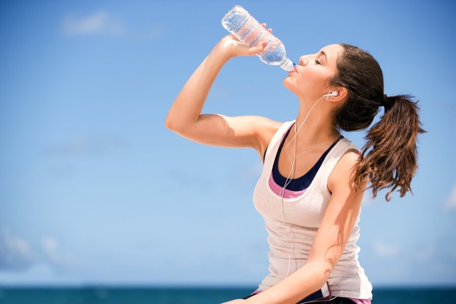 Cómo Beber Agua Correctamente en Verano: Claves para Mantener una Buena Hidratación