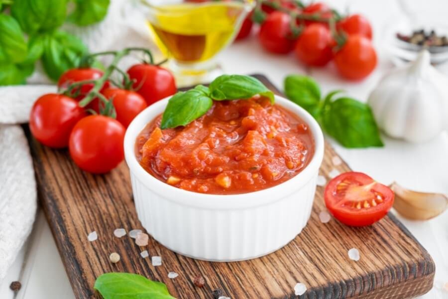 El Arte de las Salsas Caseras: Cómo Transforman un Plato Sencillo en una Receta Memorable