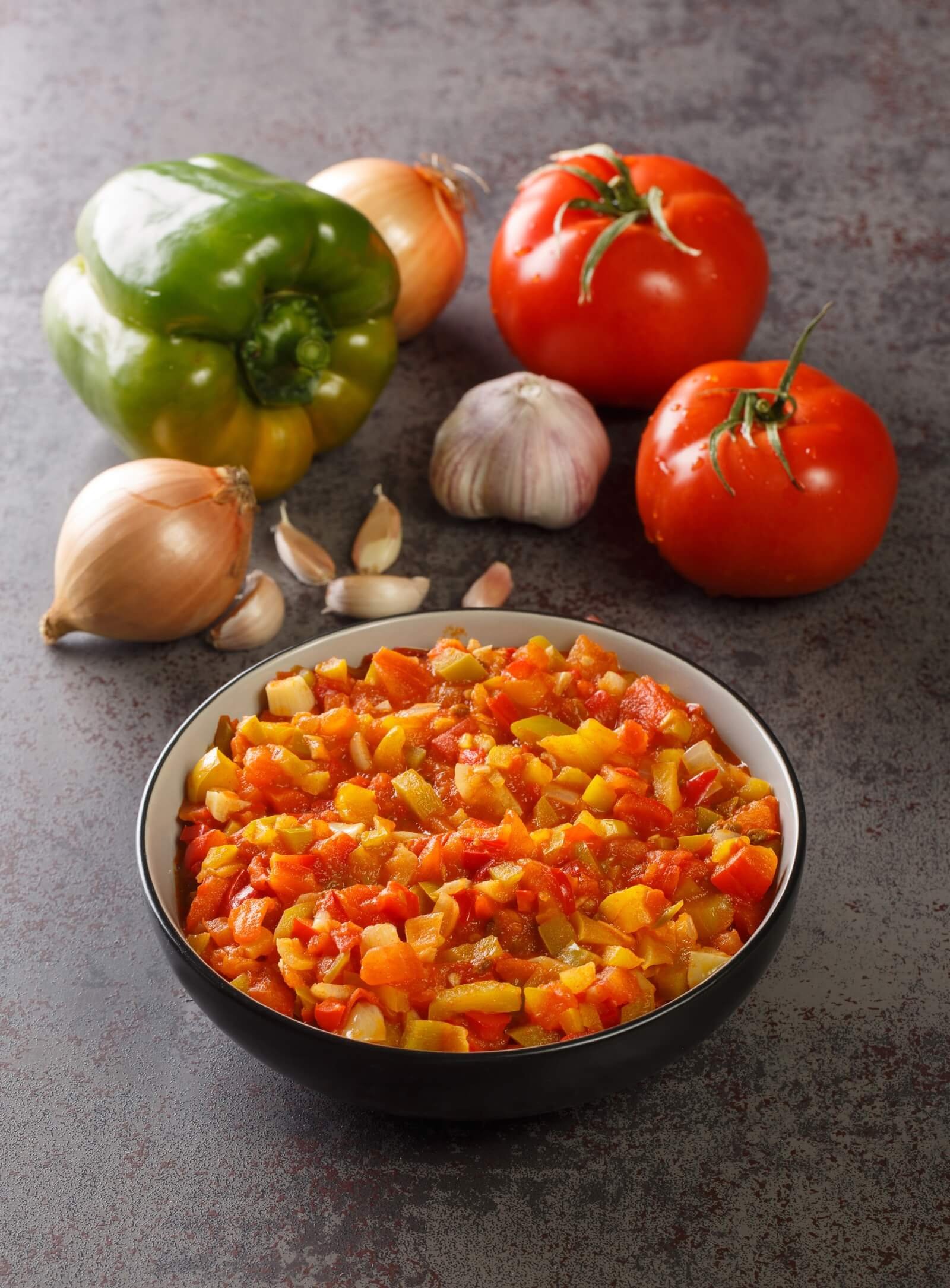 El Sofrito: La Base Invisible que Da Sabor a los Grandes Platos Tradicionales